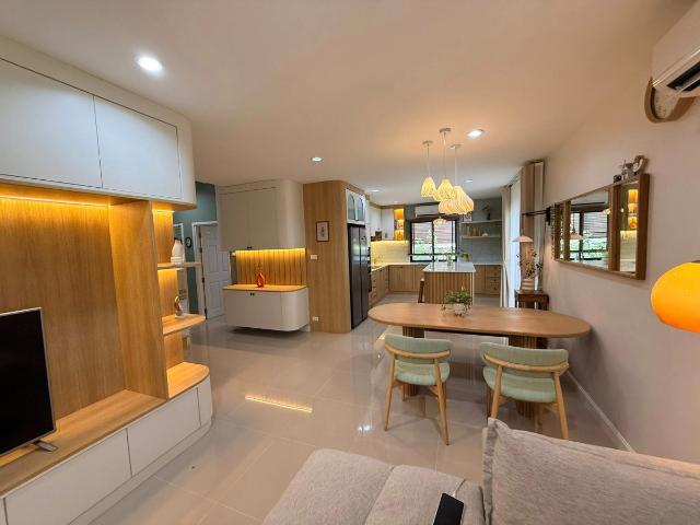ขายบ้านเดี่ยว 2 ชั้น บ้านในหมู่บ้านเงียบสงบ บ้านมือสองสภาพใหม่พร้อมโรงรถ #CSP100915