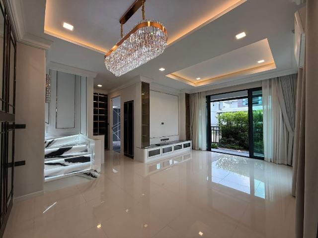 ขายบ้านเดี่ยว 2 ชั้น Luxury ตกแต่งครบ เฟอร์นิเจอร์ครบ พร้อมอยู่ แกรนด์บริทาเนีย ราชพฤกษ์ พระราม 5