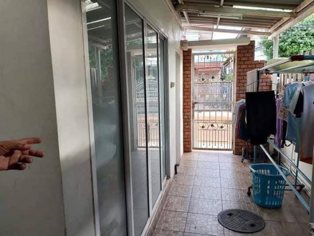 ขายบ้านเดี่ยวขนาด 91 ตรว. ในหมู่บ้านเมืองเอก โครงการ 6 พร้อมห้องพัก 7 ห้อง ทำเลใกล้ห้างใกล้มหาวิทยาลัย