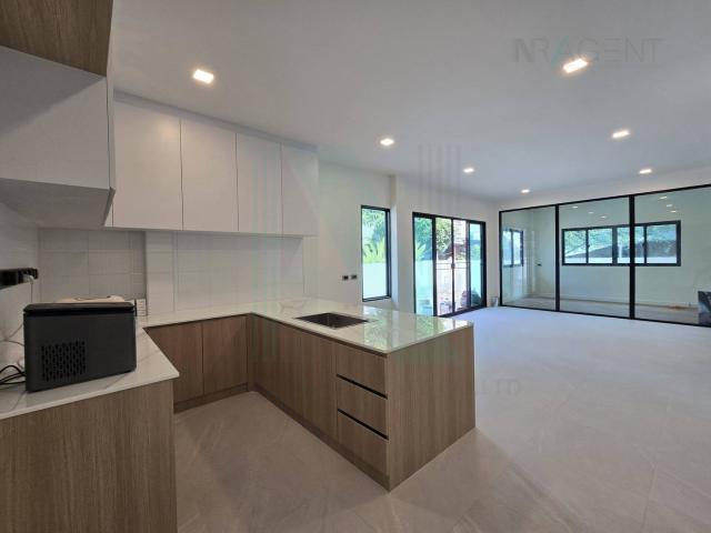 ขายบ้านเดี่ยว โครงการ บ้านเมืองเอกโครงการ 3 2 ชั้น 4 ห้องนอน 5 ห้องน้ำ