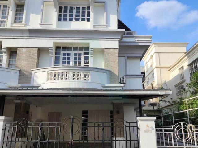 ขายบ้านแฝด โครงการ ธาริณี ปิ่นเกล้า 4 ชั้น 5 ห้องนอน 5 ห้องน้ำ