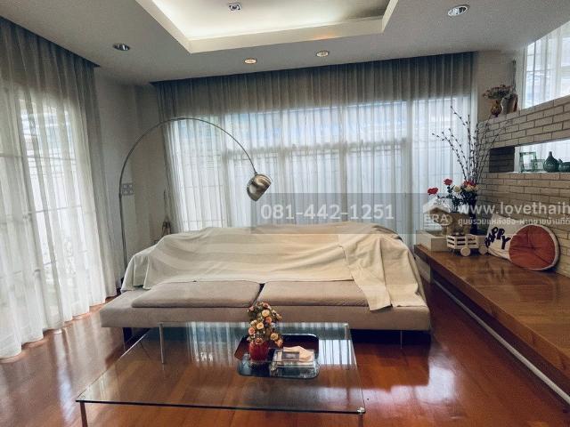 ขายบ้านหรูย่านดุสิต ถนนเศรษฐศิริ พื้นที่ 81.5 ตรว. ขายเพียง 28 ล้านเท่านั้น บ้านสวยสภาพนางฟ้า ห่างจากถนนเศรษฐศิริ เพียงแค่120 เมตรเท่านั้น