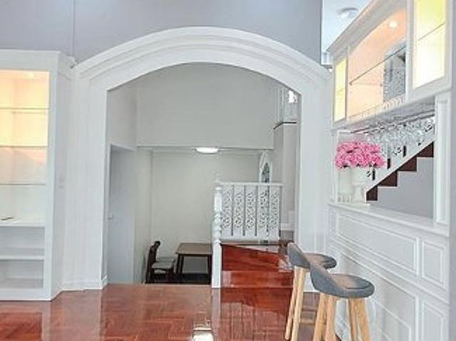 ขายบ้านหรูโครงการ ใจกลางเมือง รีโนเวทใหม่หมดทั้งหลัง เฟอร์นิเจอร์และเครื่องใช้ไฟฟ้าครบ SW001041
