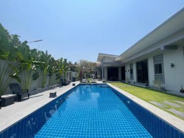 ขายบ้านหรู สไตล์โมเดิร์น ชั้นเดียว พร้อมสระว่ายน้ำ ในโครงการคุณภาพ