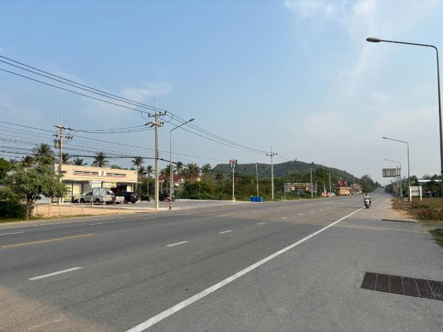 ขายบ้านพร้อมที่ดิน ทำเลทอง ปราณบุรี ใกล้ทะเลเพียง 750 เมตร | เหมาะลงทุน + อยู่อาศัย
