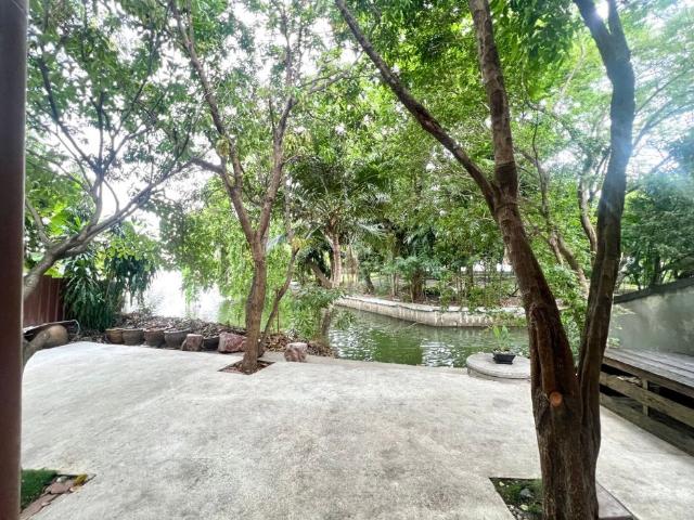 [ขาย] บ้านริมทะเลสาบ หมู่บ้านสัมมากร รามคำแหง กำลังรีโนเวท สิ่งอำนวยความสะดวกครบ MRT ตลาด ห้าง ร้านอาหาร คาเฟ่ โรงเรียน