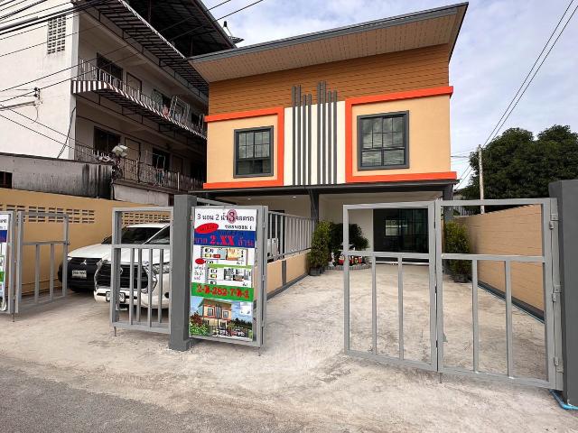 ขาย บ้าน ทาวน์เฮาส์ 2 ชั้น บ้านสร้างใหม่ ซอยพยอม 1 แบบ 3 ห้องนอน ขนาด 25 ตรว ตกแต่งสวย ใกล้ ถนนพหลโยธิน นวนคร ตลาดไท ธรรมศาสตร์ รังสิต: EL24S 042