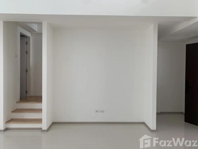 ขายบ้านทาวน์โฮม Location สุดปัง 3.5 ชั้น กลางจรัญ เข้าเมืองสะดวก 1649