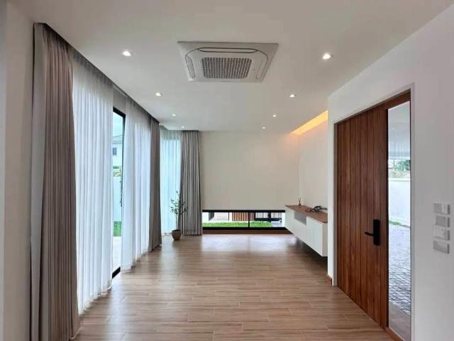 ขายบ้านสร้างใหม่ ใกล้สนามบินเชียงใหม่เพียง 10 นาที เท่านั้น บ้านเดี่ยว หลังใหญ่ 4 ห้องนอน 5 ห้องน้ำ T.0946511