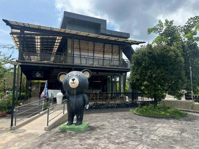 ขายบิ๊ก เม้าท์ บิสโทร แอนด์ เรสเตอรองท์ ร้านอาหาร พร้อมห้องพัก ปราจีนบุรี ทางขึ้นเขาใหญ่ 4 ไร่, 3 งาน, 9 ตร.ว