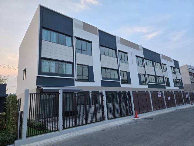 #ขาย / เช่า โฮมออฟฟิศ 3 ชั้น DISTRICT พหลโยธิน–วิภาวดี | AP Home Office มี 3ห้องนอน 4 ห้องน้ำ โฮมออฟฟิศทำเลดีในโครงการคุณภาพจาก AP
