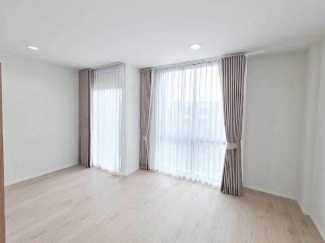 ขาย / เช่า Townhome 3 ชั้น NUE Connex House Don Mueang 4 ห้องนอน 4 ห้องน้ำ บ้านทำเลดี โซนหน้า Clubhouse ติดสนามเด็กเล่นและสระว่ายน้ำ