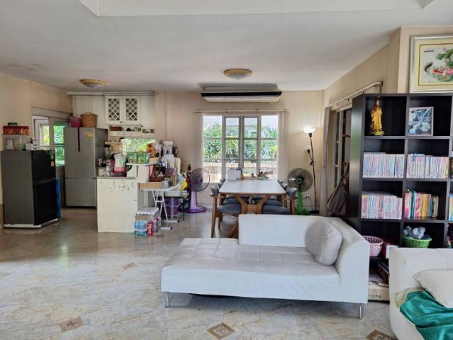 ขายด่วน บ้านเดี่ยว หมู่บ้านนันทวัน ศรีนครินทร์ 102 ตรว 210 ตรม 4 นอน 4 น้ำ 2 ชั้น จอดรถได้ 2 คัน ใกล้จุดขึ้นลงถนนวงแหวนบางนา พระราม2
