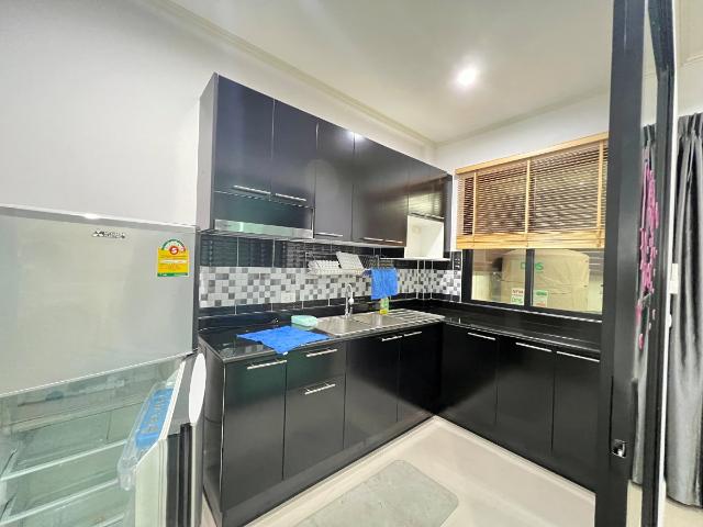ขายด่วน! ราคาพิเศษ ทาวน์โฮม 3 ชั้น ศุภาลัย เอสเซ้นส์ ลาดพร้าว | ทำเลศักยภาพ ใจกลางลาดพร้าว – ใกล้ MRT ลาดพร้าว 101 เพียง 1 กม. บ้านสวยสไตล์โมเดิร์น
