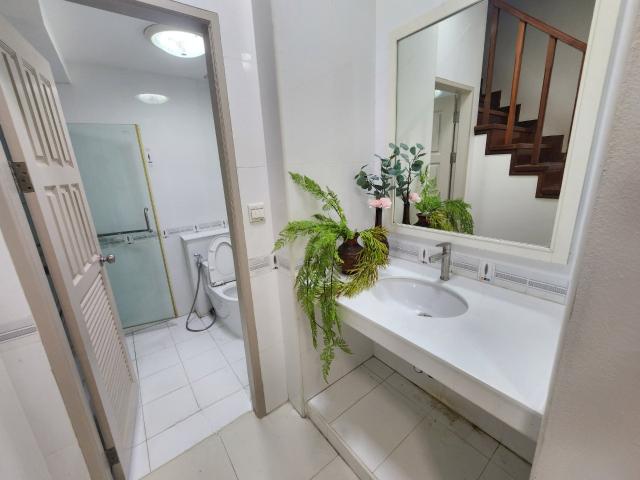 ขายด่วน ทาวน์โฮมขนาดใหญ่พิเศษ ดรีมวิลเลจ สวนผัก 32 Dream Village Suan Phak ใกล้ Central Westville / ทางด่วนจตุจักร ราชพฤกษ์