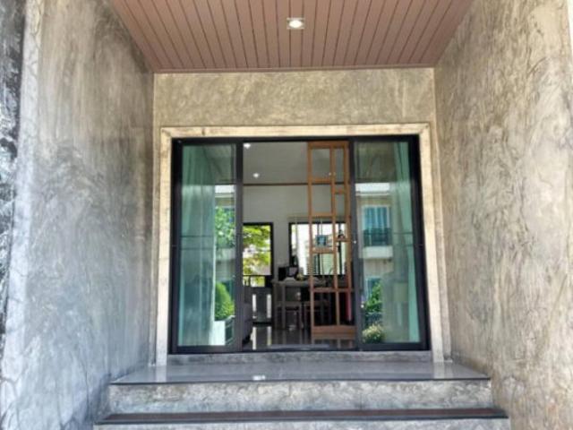 ขาย โครงการ minihome extra บ้านแฝดสไตล์โมเดิร์นล้านนา มีสวนหย่อมหน้าบ้าน พร้อมเฟอร์นิเจอร์และเครื่องใช้ไฟฟ้า ใกล้ Meta Mall SW003014