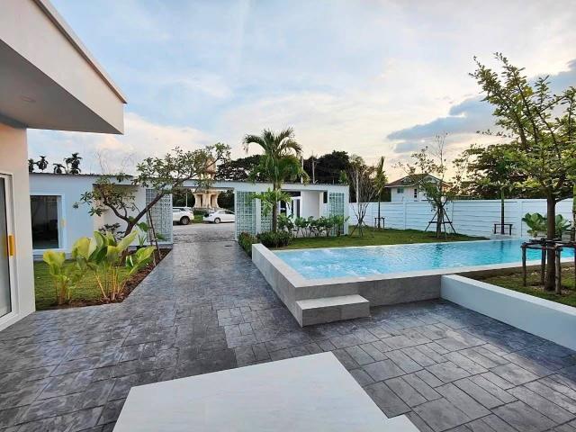 ขาย Pool Villa สองชั้น เดินทางสะดวกสบาย บนถนนเชียงใหม่ ดอยสะเก็ด ใกล้ห้างเช็นทรัลเฟส H322 T.0946511