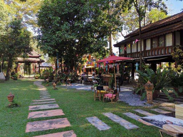 ขายรีสอร์ท ด้านหน้าติดถนนสันผีเสื้อ ด้านหลังติดน้ำปิงเห็นวิวดอยสุเทพ ใกล้เซ็นทรัลเฟส แยกรวมโชค ใกล้ศูนย์ราชการ และ ใกล้ รพ.นครพิงค์ SW002286