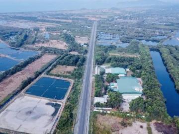 ขาย โรงงาน FA064 ฟรีสดาย ปากน้ำแหลมสิงห์ แหลมสิงห์ จันทบุรี. 4500 ตรม 11 ไร่ 41.4 ตรว มีใบอนุญาติ รง 4 ใบ แถมฟรีเครื่องจักรอุปกรณ์