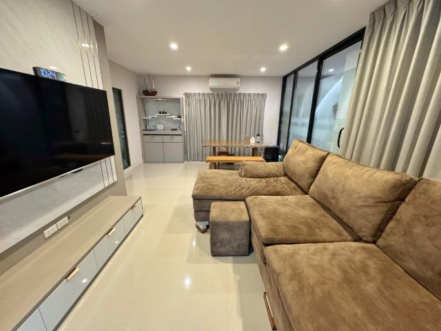 ขายขาดทุนกว่าล้าน! บ้านเดี่ยว Venue Flow แจ้งวัฒนะ หลังใหญ่ 74 ตร.ว. ตำแหน่ง Rare Item วิวสวนส่วนกลางหน้าบ้าน ไม่ชนใคร 5 นอน สภาพใหม่พร้อมอยู่