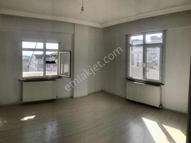Kılıç Gayrimenkul'den Kubilay Caddesi Yakını 2.5+1