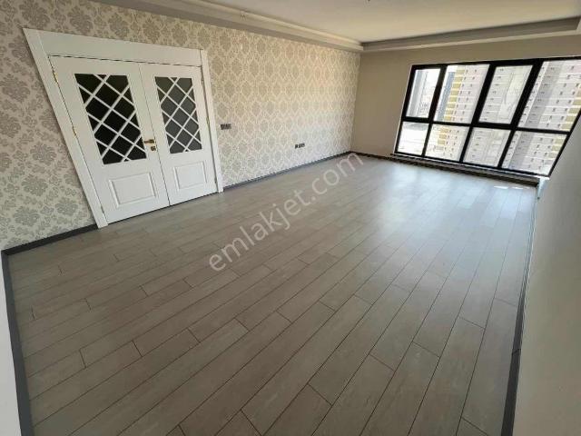 Kılıçsoy'dan Ovacık Livanur Sitesinde 10. Kat 4+1 Geniş Daire