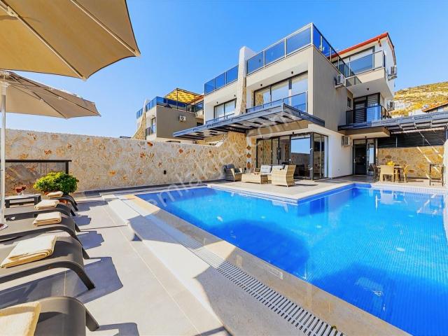 Kılıçsoy'dan Kaş Kalkan'da Havuzlu Yüksek Kira Getirili Villa