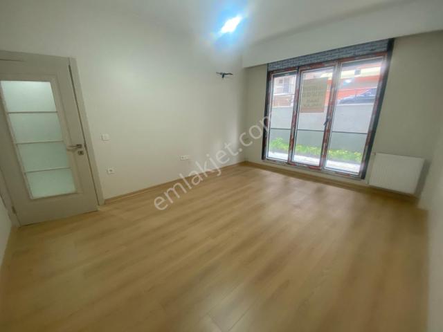 Kılavuz Cad.üzeri 2+1 Bahçe Kullanımlı Ayrı Mutfaklı