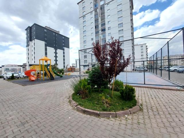 Kılavuz'da Site İçi Ebeveyn Banyolu Engelli Rampalı Satılık 3+1