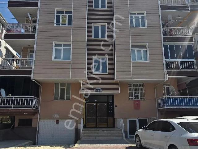 Kırşehir Merkez Medrese Mahallesinde Satılık 3+1 Daire