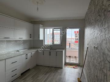 Kırşehir Mucur'da Arakat 127 M2 8 Yaşında Daire