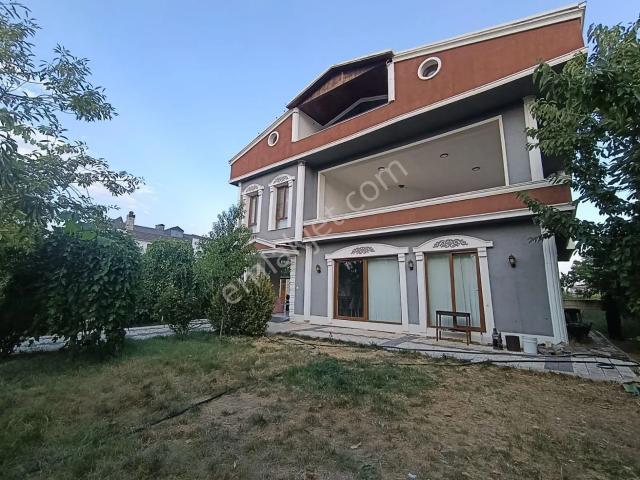 Kıra Dağı Doğakent Full Eşyalı Kiralık 5+1 Tripleks Villa