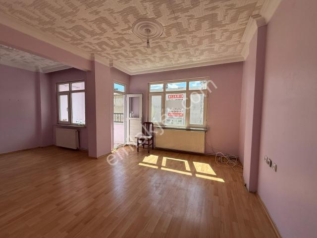 Kıraç Hürriyet Mah'de 3+1 145 M² Çift Balkon Temiz Arakat Daire