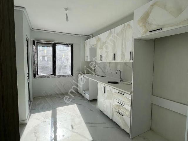 Kırkağaç 'da Saat Kulesi Civarı Satılık Daire