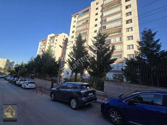 Kırkkonaklar 450cad. Elegans Sitesi 1.kat Kiralık 4+1