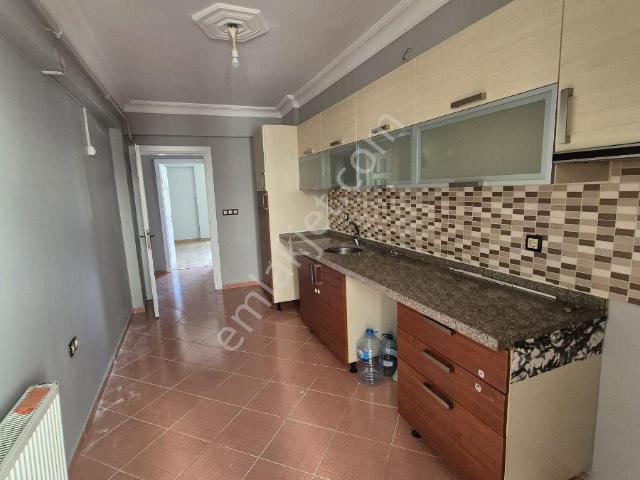 Kırklareli Merkez Bademlik Mahallesi'nde Kiralık Geniş 2+1 Daire