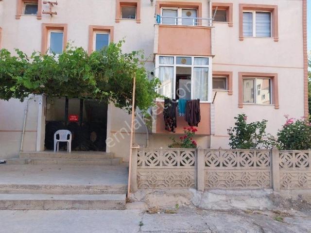 Kırklareli Merkez Karacaibrahim Mahallesinde Pınarhisar Yolu Üstü Şehitlik Karşısında 80m2 2+1