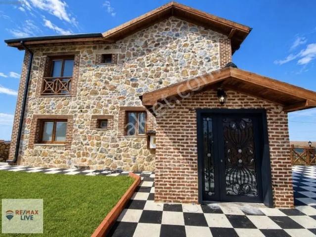⚜️kırklareli Merkez'e Yakın Satılık Taş Ev Havuzlu Bahçeli Garajlı Doğa İle İç İçe ⚜️