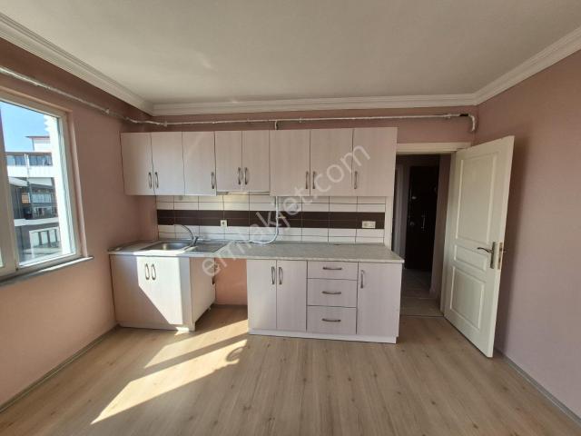 Kırklareli İstasyon Mahallesinde Ara Kat 1+1 Kiralık Daire