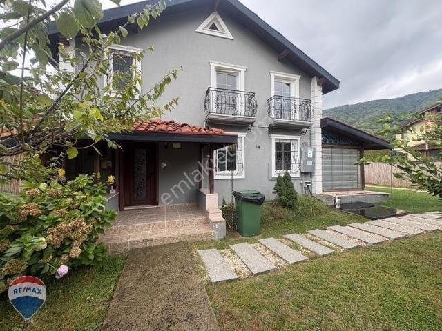 Kırkpınar'da Havuzlu Müstakil Villa