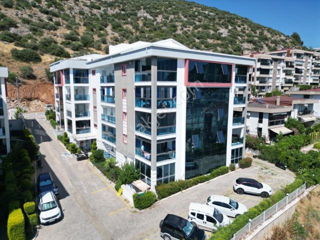 Kırmızı Evler Sitesi Deniz Manzaralı Eşyalı Satılık 4+1 Daire