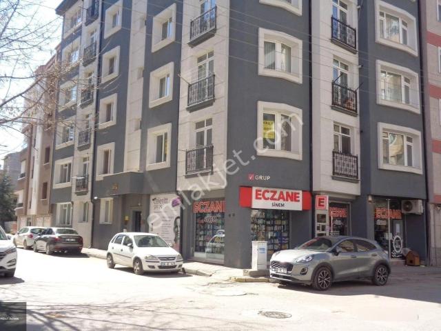 Kırmızıtoprak Mah. Ercan Sokak Da Eczane Üstü Daire
