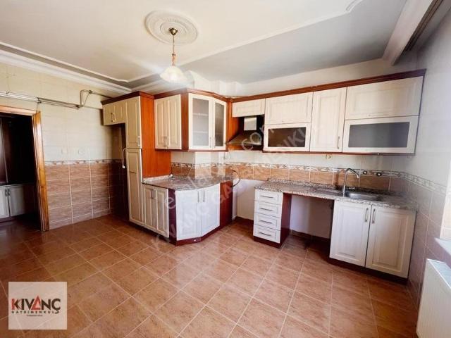 Kıvanç Gayrimenkul'den Zafer Mahallesinde Kiralık 3+1 Daire