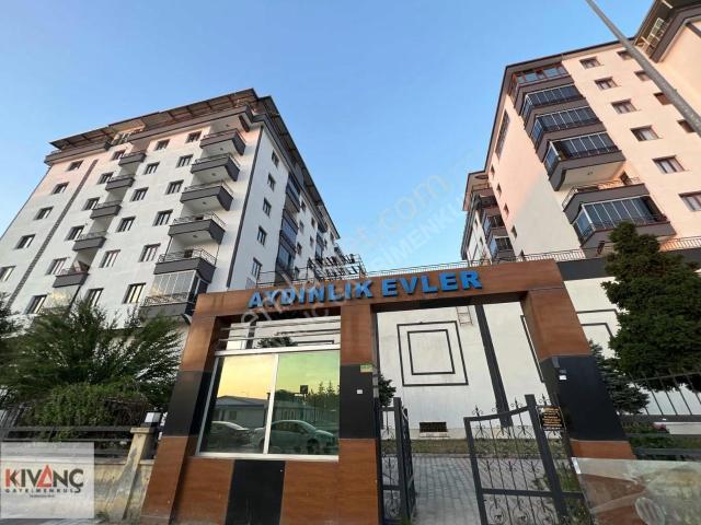 Kıvanç Gayrimenkul'den Fahri Kayahanda Kiralık 4+1 Daire