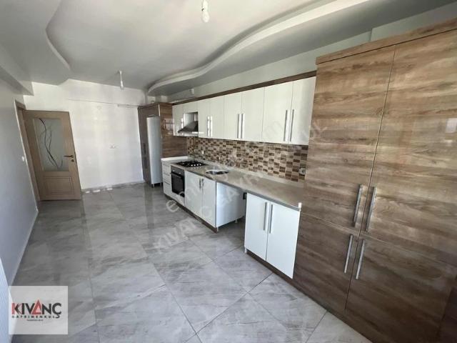 Kıvanç Gayrimenkul'den Fahri Kayahanda Kiralık 3+1 Daire