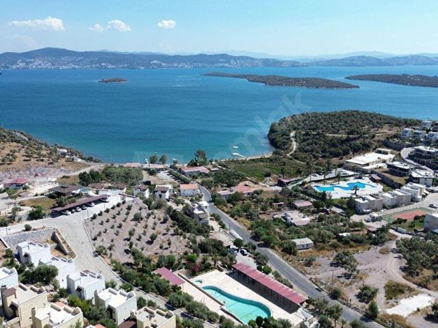 Kıyıkışlacık'ta Havuzlu Sitede Deniz Manzaralı 3+1 Sıfır Villa