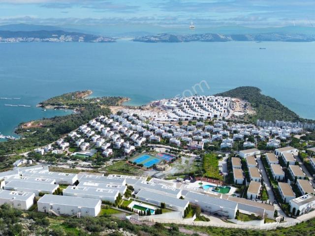 Kıyıkışlacıkta Site İçerisinde 3+1 Satılık Bahçeli Dubleks Villa