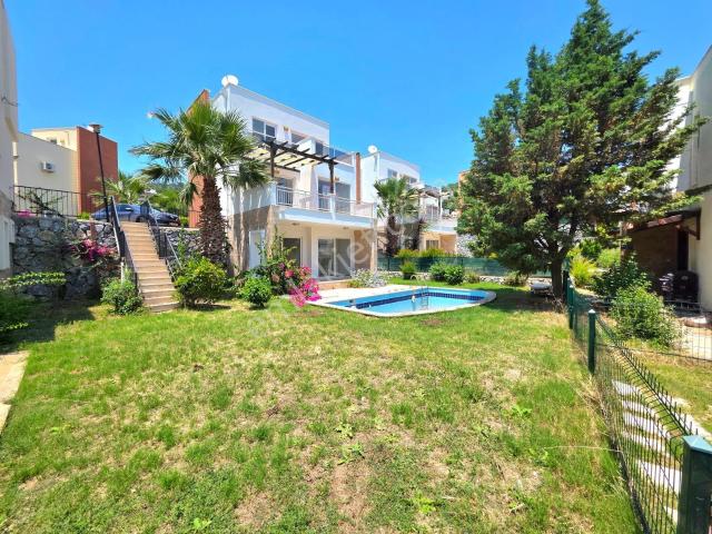 Kıyıkışlacığın En Güzel Sitesinde Deniz Manzaralı Müstakil Villa