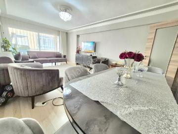 K.yaka Bahariye Mah. Cadde Üzeri Çift Balkon Yapalı 2+1 120 M2