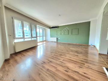 K.yaka Bahariye Sevgi Yolu Üzeri Asansörlü D.gazlı 3+1 150m2